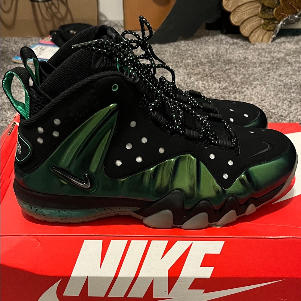 Nike men Barkley Posite Max Black and Metallic Green Sneakers